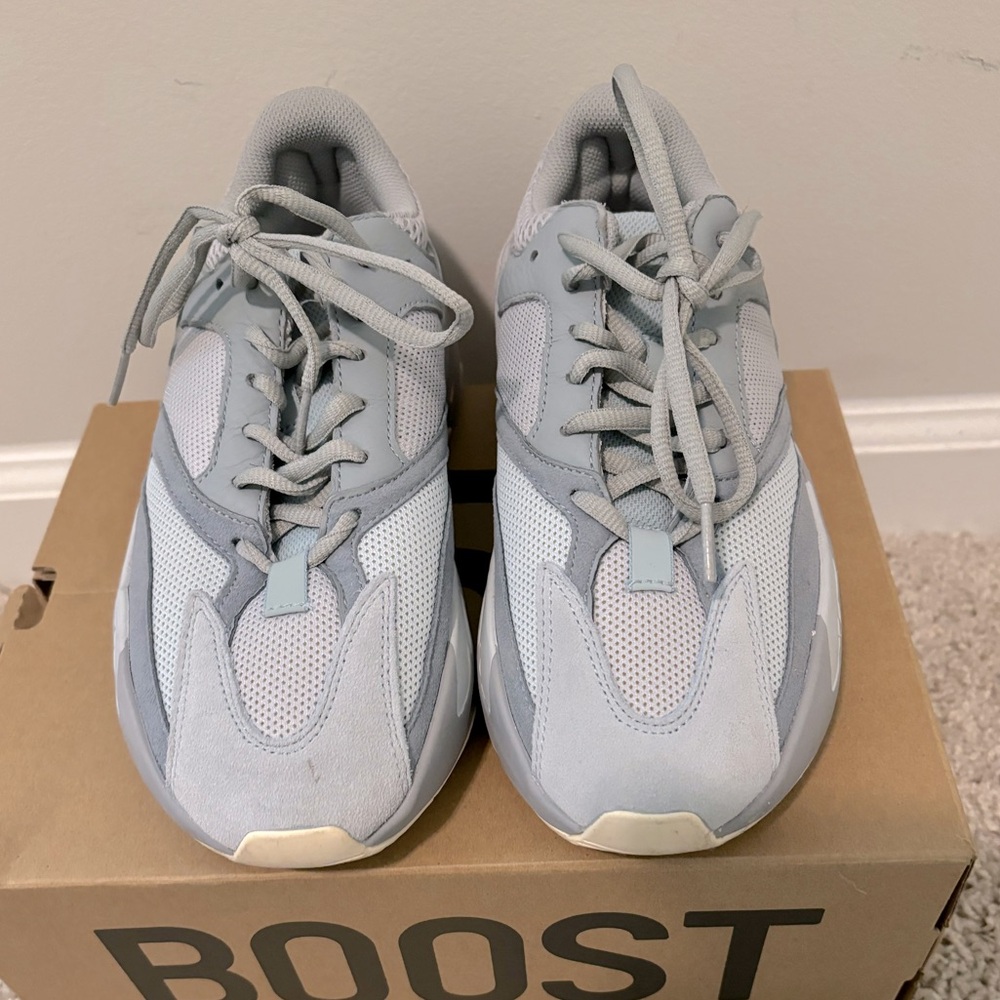 Adidas Yeezy Boost 700